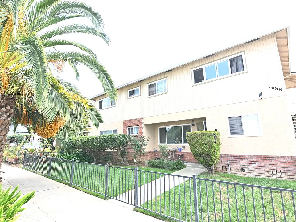 1688 De Rose Way