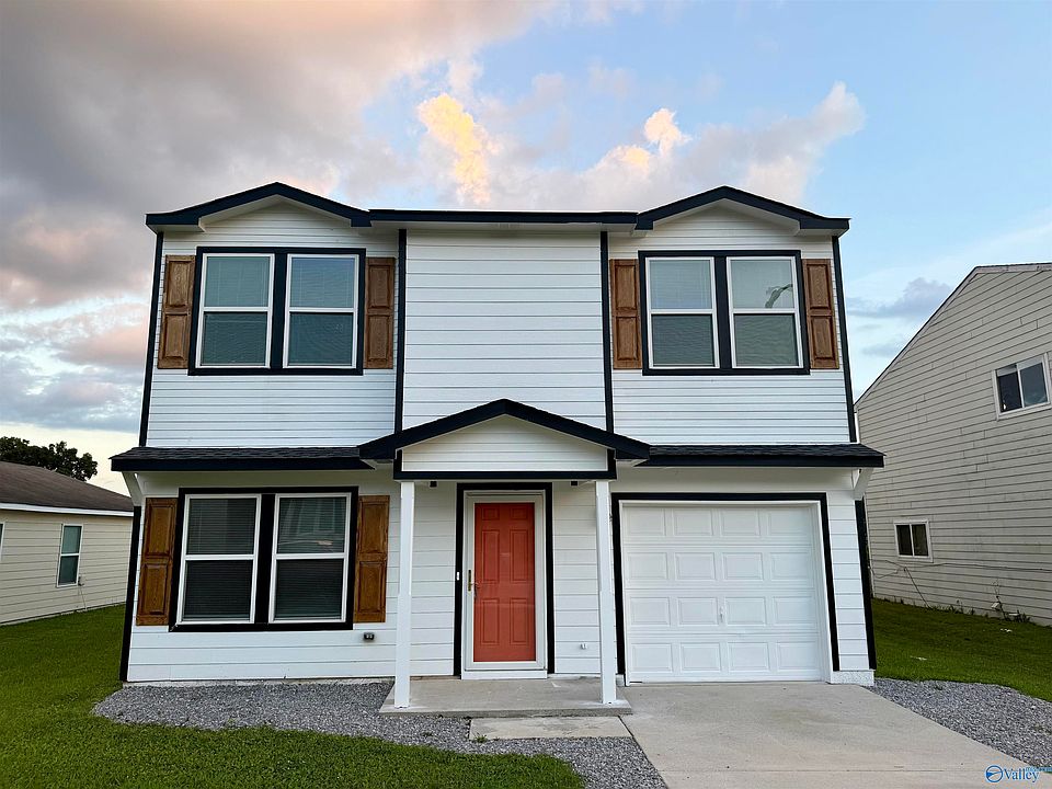 1st image of 226 Dormont Dr NE