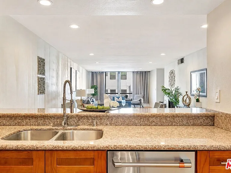 1900 Vine St #103 — Photo 10