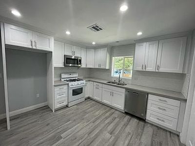 8534 Owensmouth Ave, Canoga Park, CA, 91304