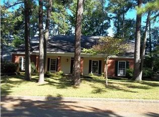1504 Northlake Cir, Jackson, MS 39211