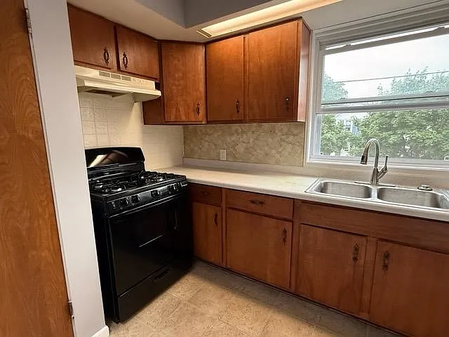 522 Liberty St #2 — Photo 4