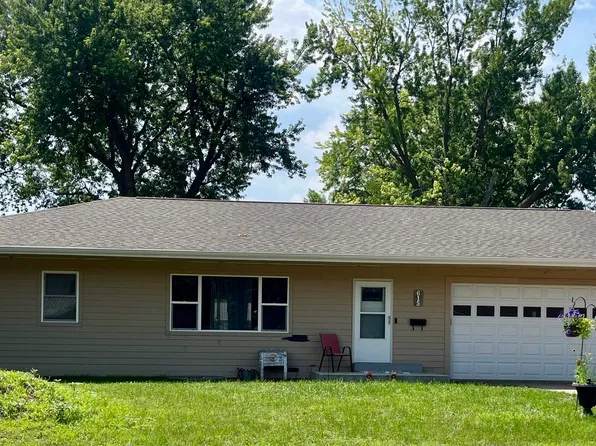 615 E 18th St, Yankton, SD 57078