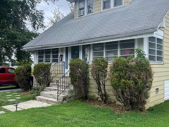 3rd image of 32 W Pittsfield St