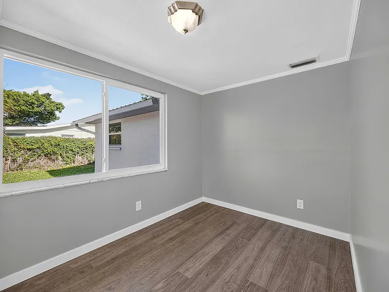 327 Cowry Rd — Photo 10