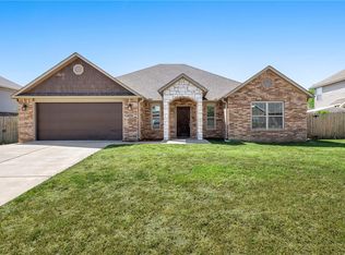 711 Paint Ln, Centerton, AR 72719