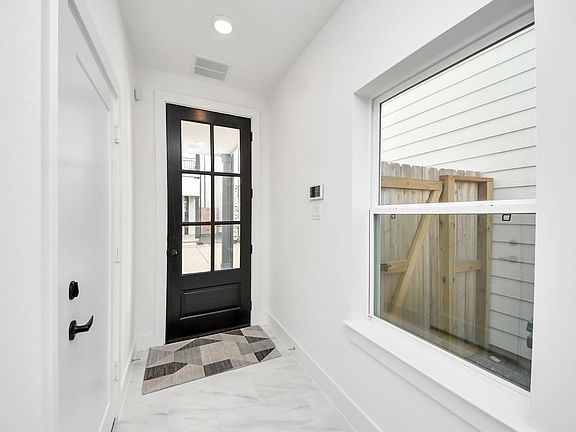 5th image of 719 Marcella St #A