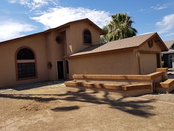 View of front door/ garage