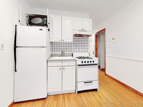 3rd image of 410 W 36th St #2RW