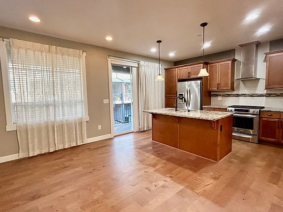 5th image of 1374 Brooklyn Walk NE