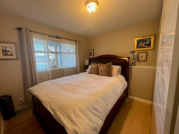 5th image of 223 Olympian Way Unit B