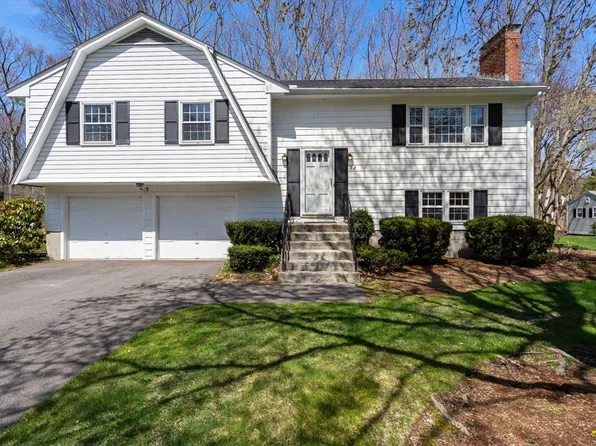 22 Blackberry Ln, Framingham, MA 01701
