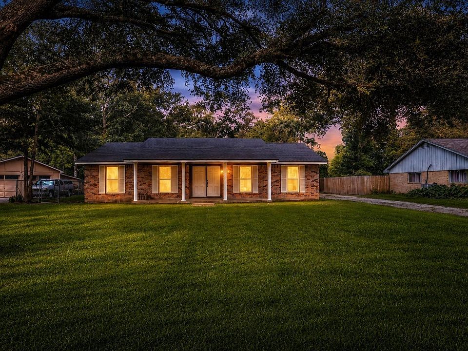 1st image of 20472 Lakeside Dr