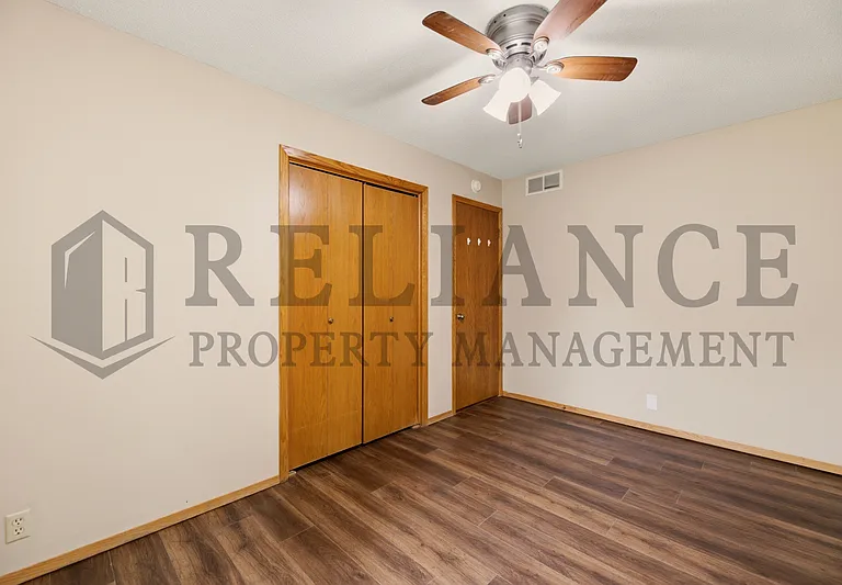 516 N Lakeside Dr — Photo 32
