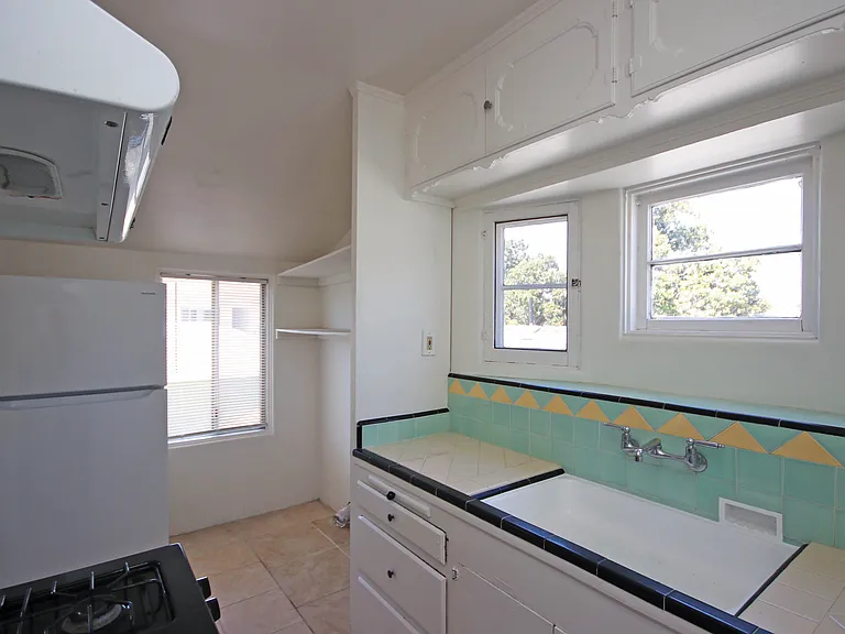 409 N Monterey St #1/2 — Photo 12