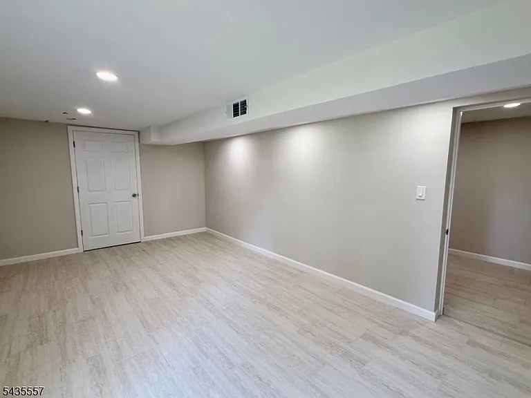 48 E Madison Ave — Photo 38