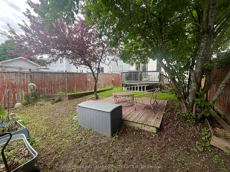 827 Como Cres — Photo 19