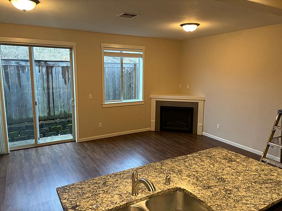 4th image of 4224 NE 34th Way
