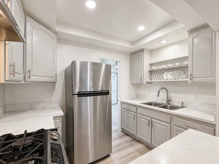 1084 Walnut Ave — Photo 8