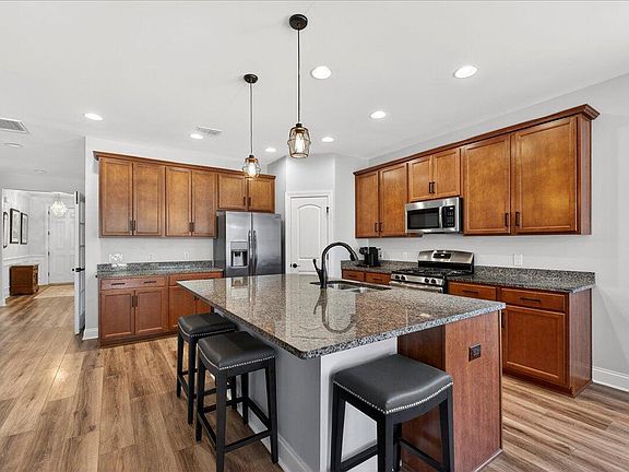 5th image of 568 Four Seasons Blvd