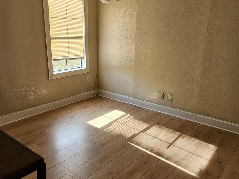 890 Poinsettia Rd #B — Photo 7