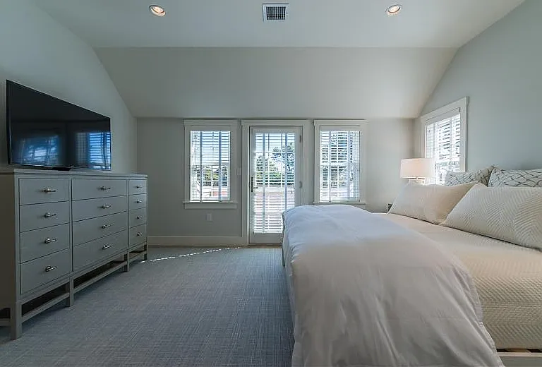 Pond View Dr — Photo 15