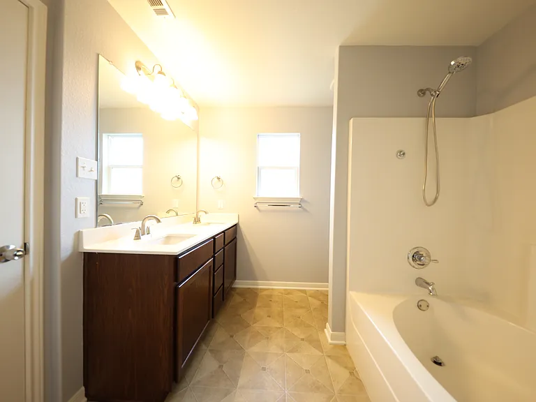 1123 Abbey Rdg — Photo 13