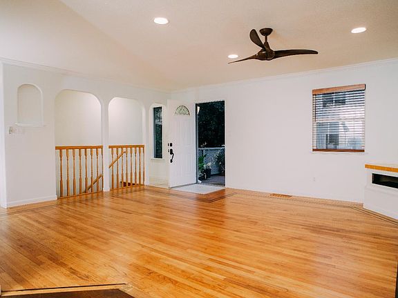 3rd image of 3607 Shoreline View Way