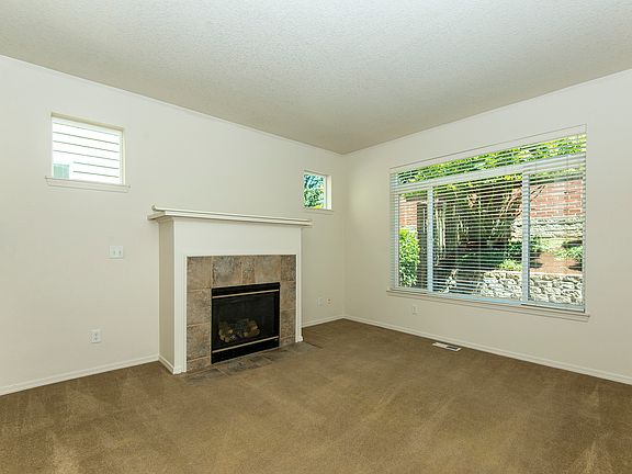 3rd image of 983 SE Albertine St