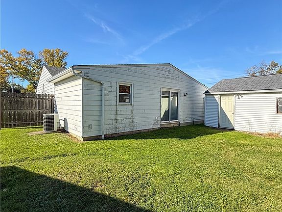 5th image of 3015 Riverside Dr