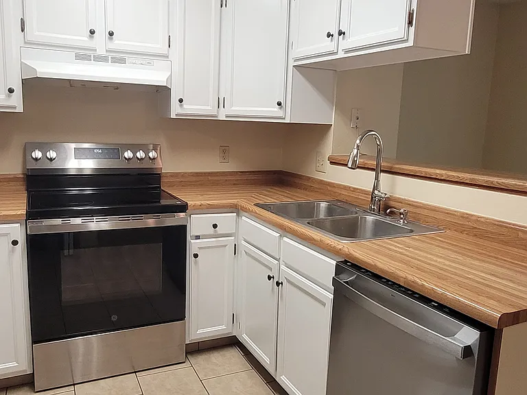 10174 W Dartmouth Ave — Photo 4