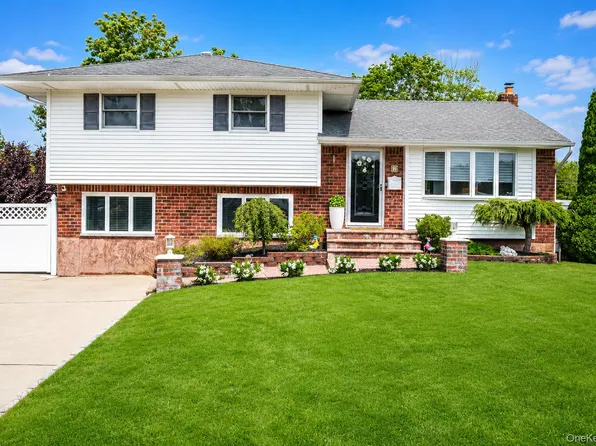 5 Gardenia Drive, Commack, NY 11725