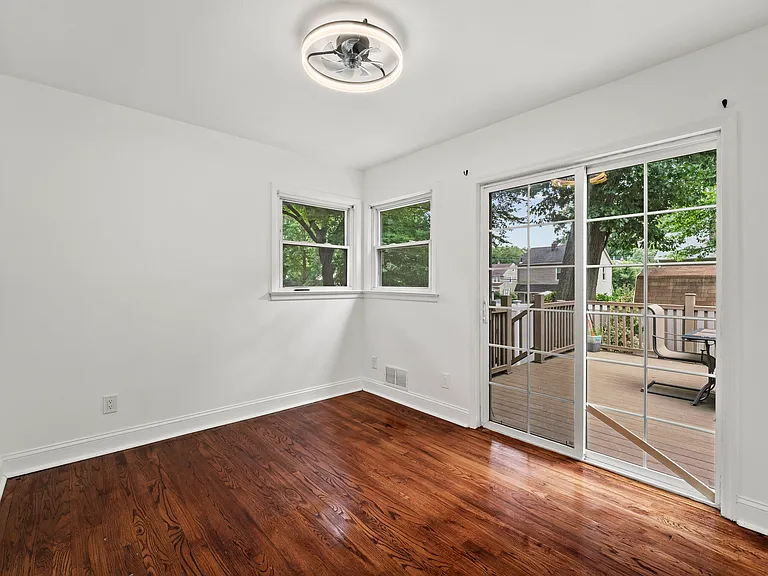 53 Oneida Ave — Photo 7