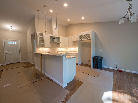 2nd image of 190 Grouse Dr