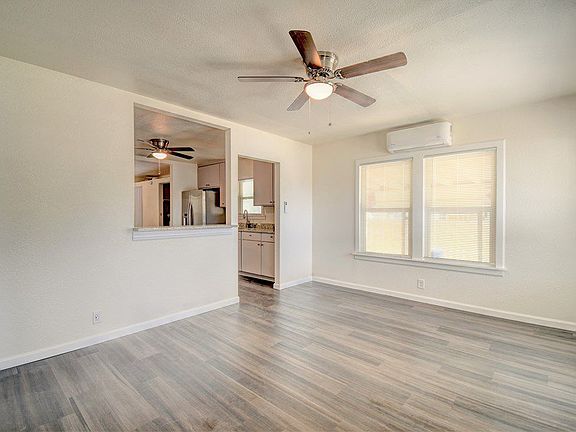 3rd image of 606 Shady Dr W
