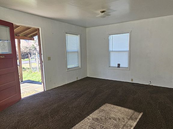 4th image of 930 C Ave