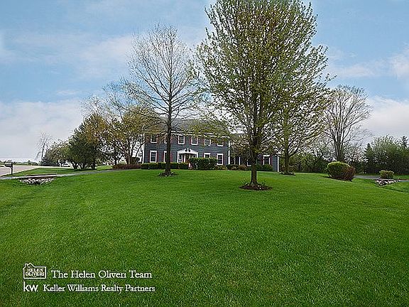 2nd image of 2 Newbury Ct