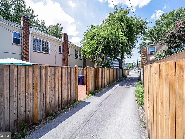 1317 Queen St — Photo 24