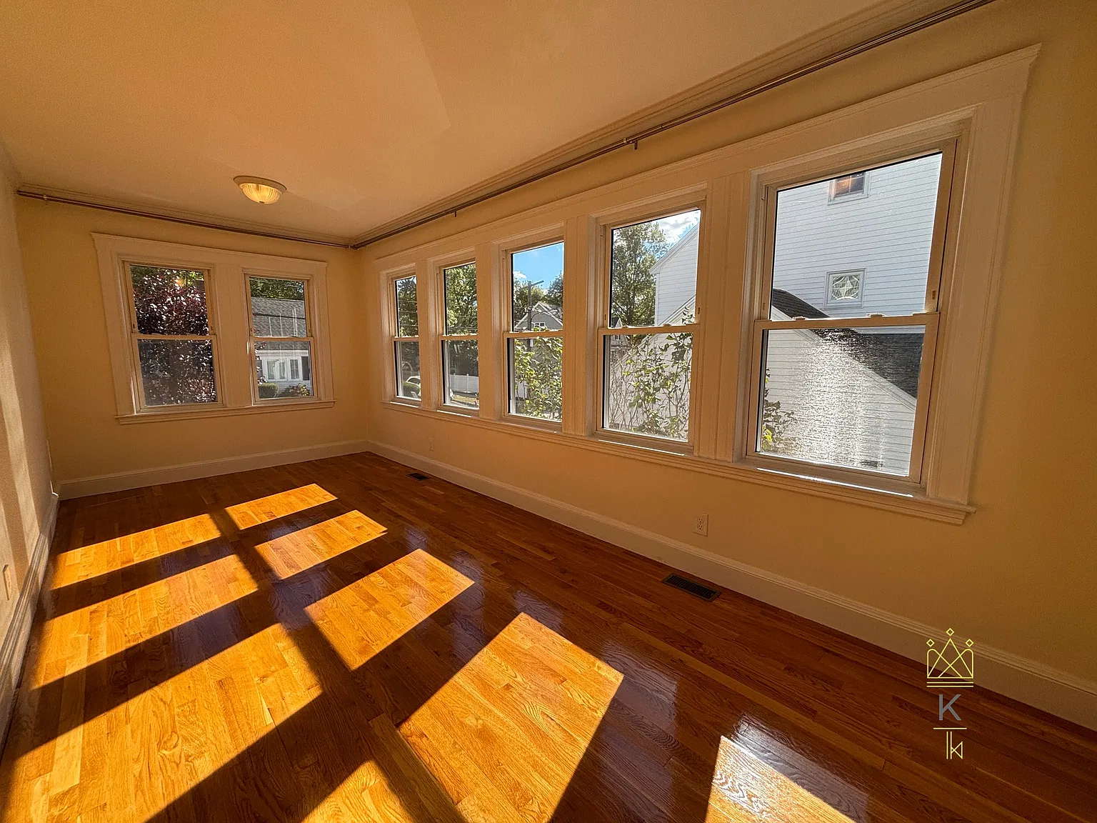 3 bed, 2.0 bath, 2095 sqft, $4,700 — Photo 3