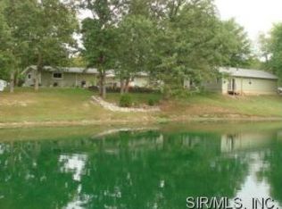 9224 Albrecht Rd, Staunton, IL 62088