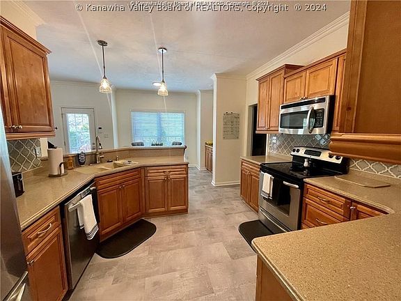 2nd image of 123 Sandstone Dr