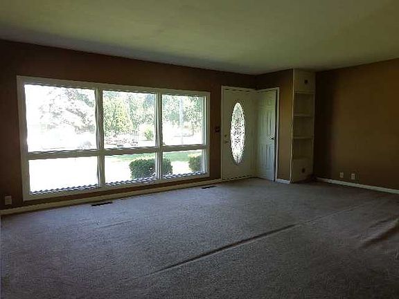 3rd image of 287 Peterson Ave