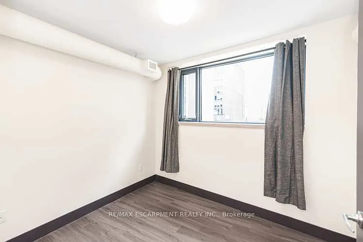 121 King St E #501 — Photo 14