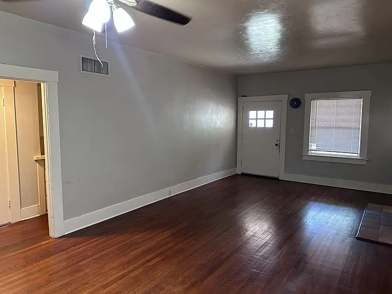 528 E University Blvd — Photo 3