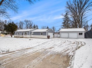 323 Circle Dr, Marshall, MI