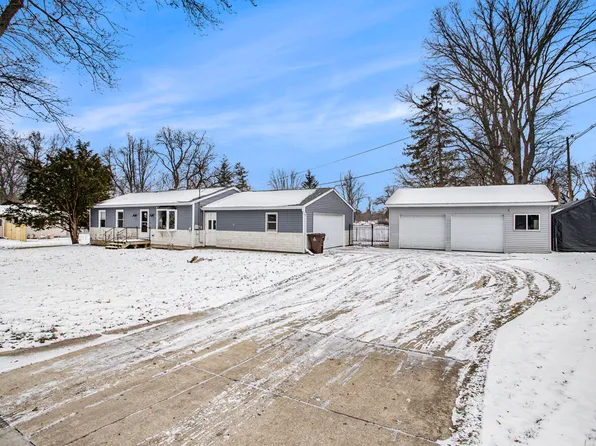 323 Circle Dr, Marshall, MI 49068