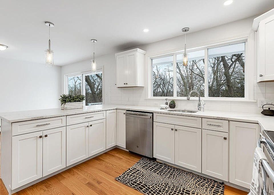 1st image of 17 Abbott St #17
