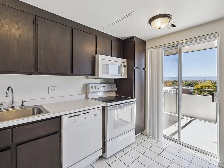 Post House Apartments — Photo 15