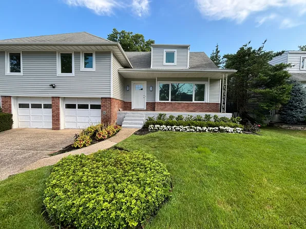 890 Carol Ct, Woodmere, NY 11598