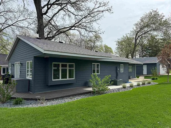 15063 Hill St, Clear Lake, IA 50428